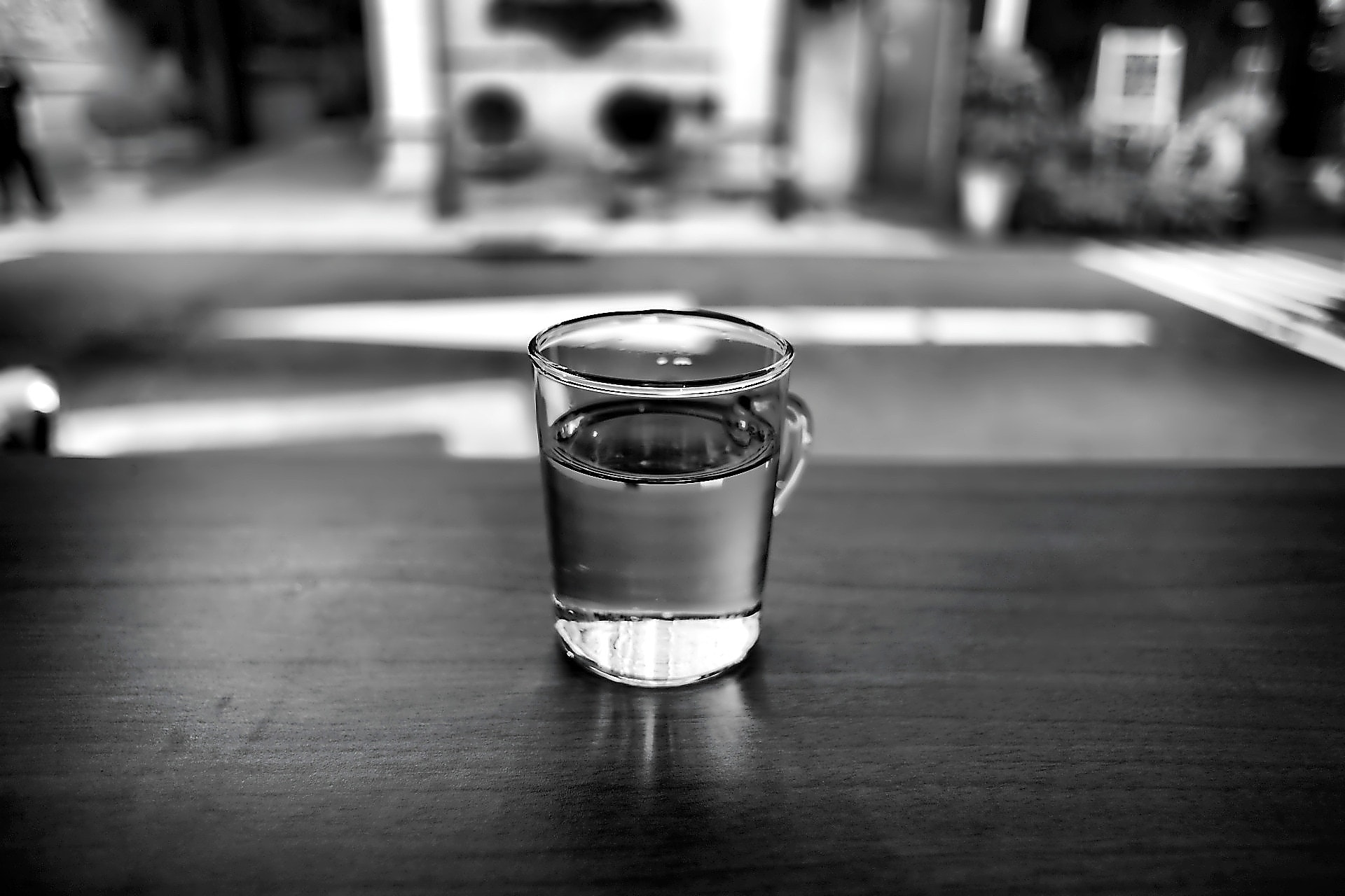 gray-scale-photo-of-glass-with-water-156913 gray-scale-photo-of-glass-with-water-156913